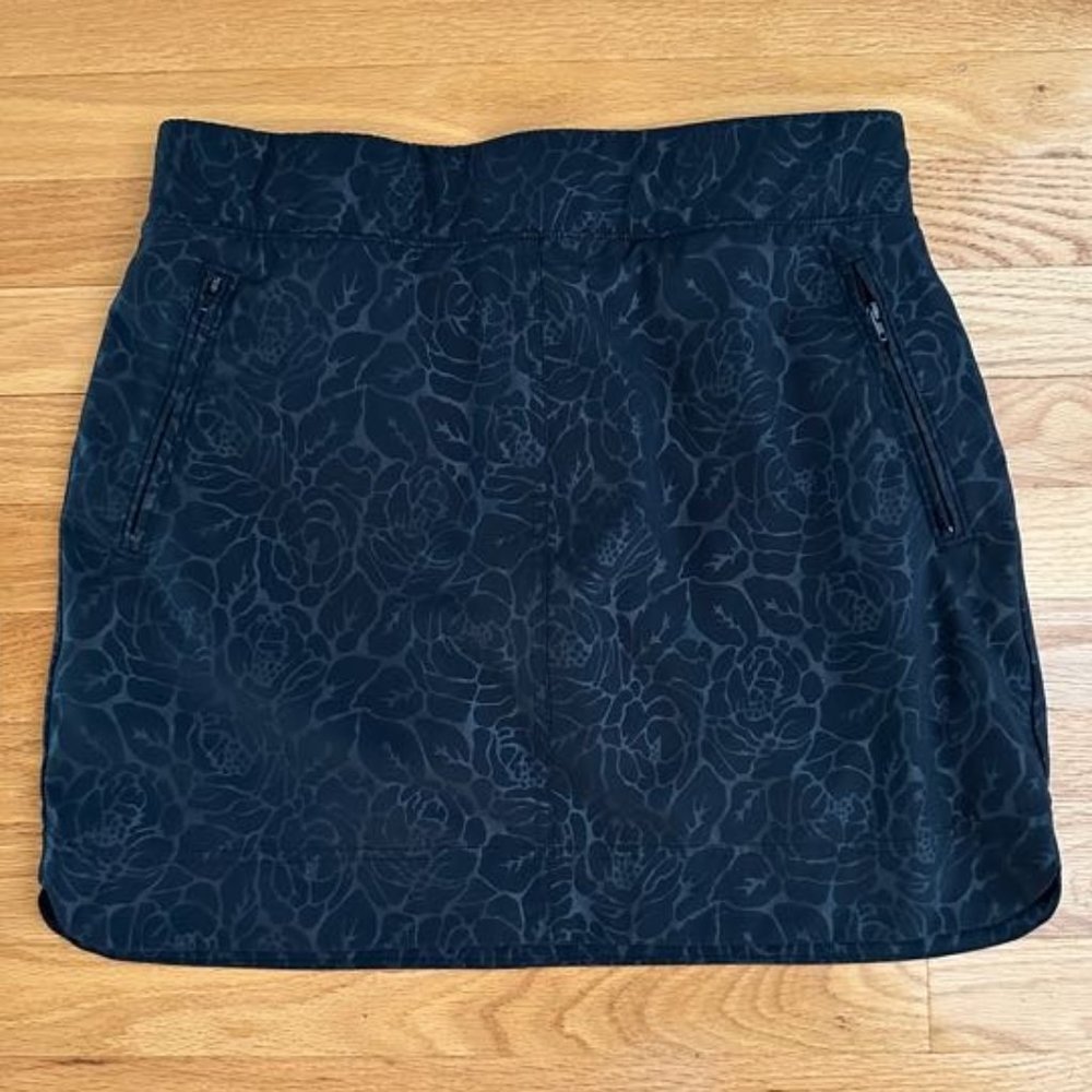 Orvis Black Embossed Pull On Skort Size Small